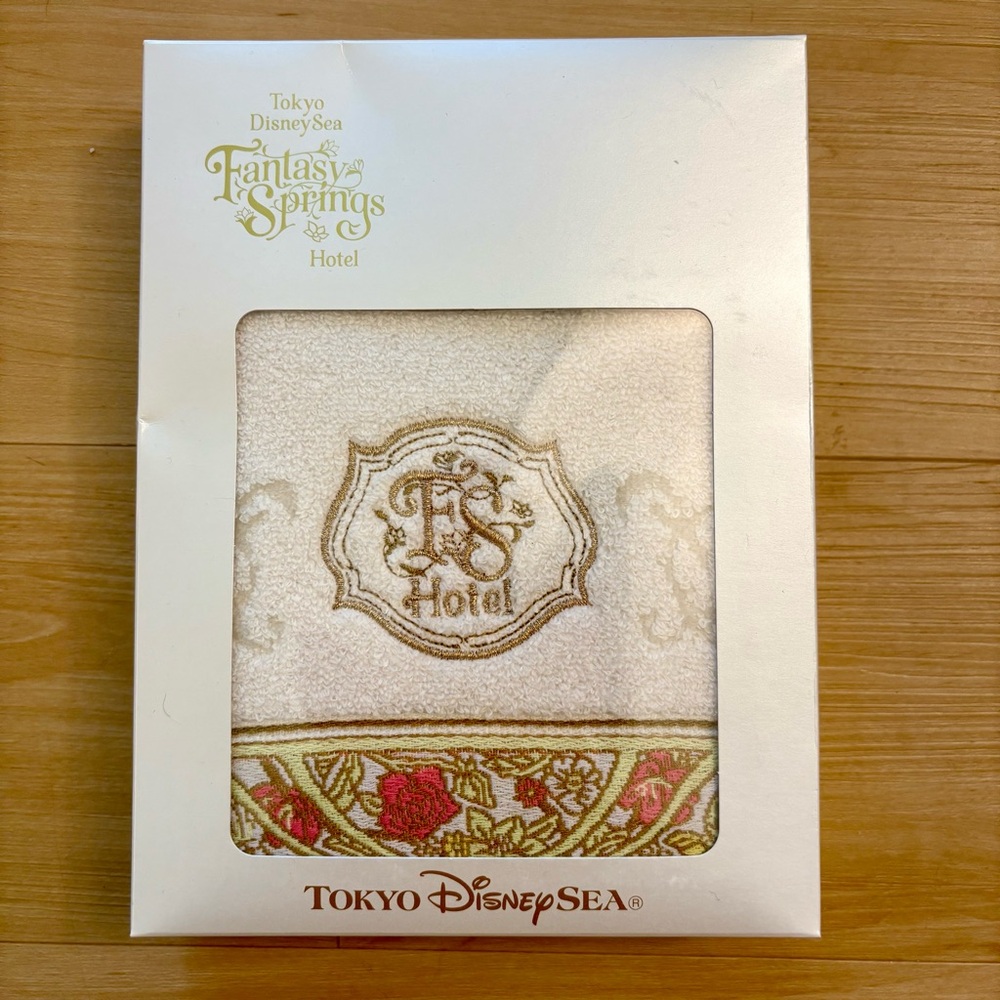Tokyo DisneySea Fantasy Springs Hotel Towel